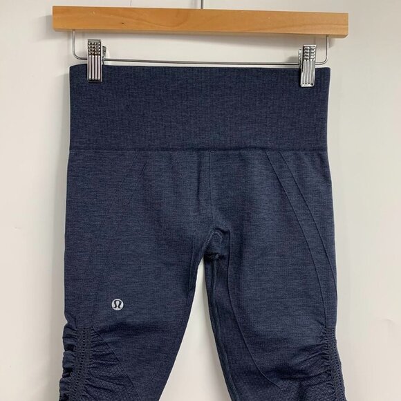 Lululemon In The Flow Crop Ruched Navy Blue Heathered Perforated Leggings Size 4 - Picture 4 of 11